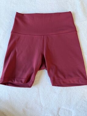 Lululemon Athletica High Rise Bike Shorts Size 6 Wine Red